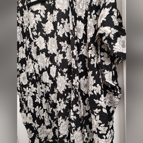 Brandy Melville Floral Kimono Duster Jacket One Size - Picture 3 of 7